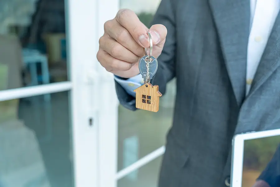 Pros and Cons of Short-Term Rentals vs. Long-Term Rentals